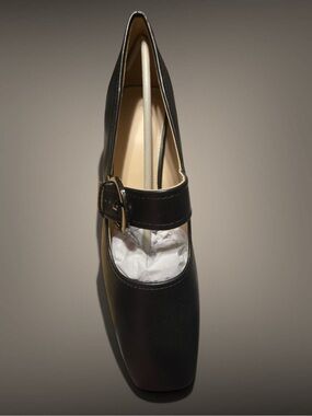 Classic Black Mary Jane Pump with Buckle